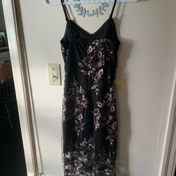 Black dress with embellished appliqués - Picture 4 of 6